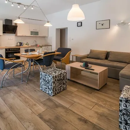 Laura Apartment *
