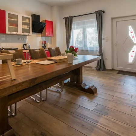 아파트 Laura Salatić